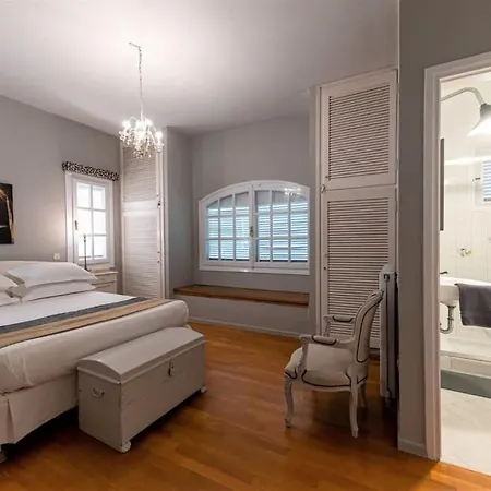 Serene Seaside Bliss - Lush & Secluded Garden Oasis *