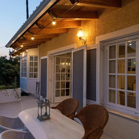 Serene Seaside Bliss - Lush & Secluded Garden Oasis Casa vacanze