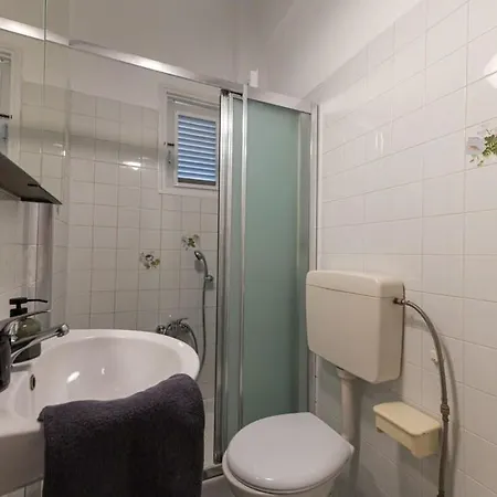 Casa vacanze Serene Seaside Bliss - Lush & Secluded Garden Oasis