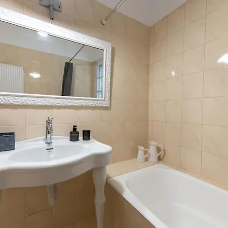 Serene Seaside Bliss - Lush & Secluded Garden Oasis Kalamata