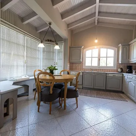 Casa vacanze Serene Seaside Bliss - Lush & Secluded Garden Oasis *