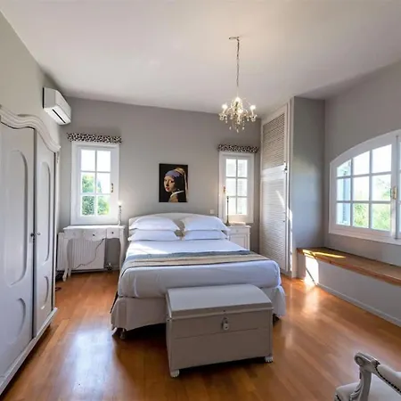 Serene Seaside Bliss - Lush & Secluded Garden Oasis Casa vacanze