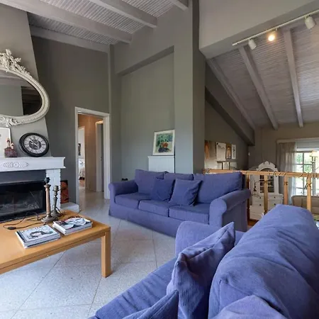 Serene Seaside Bliss - Lush & Secluded Garden Oasis * Kalamata