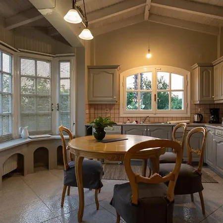 Serene Seaside Bliss - Lush & Secluded Garden Oasis Casa vacanze Kalamata