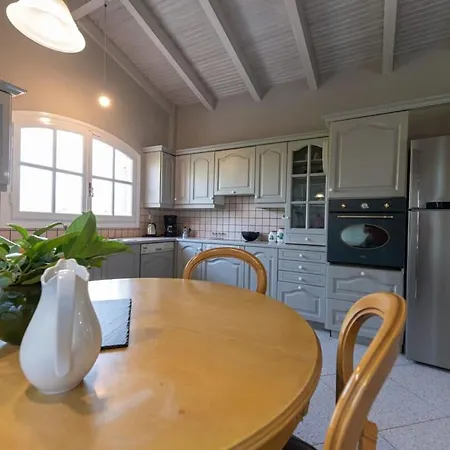 Casa vacanze Serene Seaside Bliss - Lush & Secluded Garden Oasis *