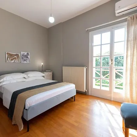 Serene Seaside Bliss - Lush & Secluded Garden Oasis