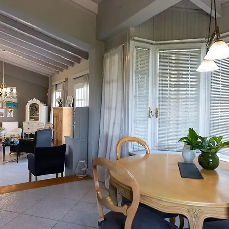 Serene Seaside Bliss - Lush & Secluded Garden Oasis