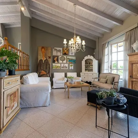 Serene Seaside Bliss - Lush & Secluded Garden Oasis Casa vacanze Kalamata