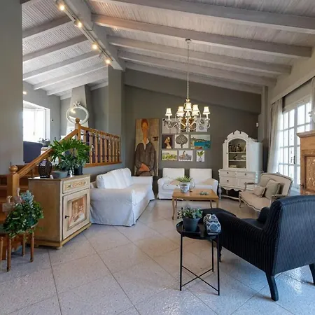 Serene Seaside Bliss - Lush & Secluded Garden Oasis