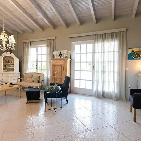 Serene Seaside Bliss - Lush & Secluded Garden Oasis Casa vacanze *