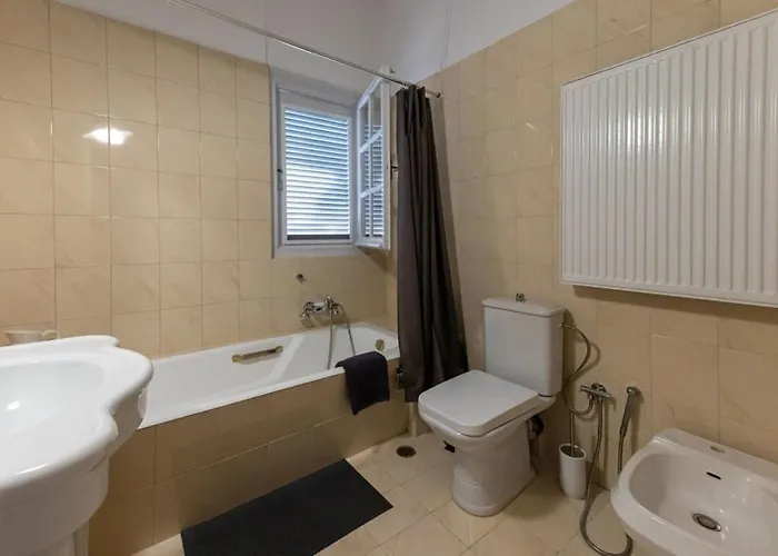 Serene Seaside Bliss - Lush & Secluded Garden Oasis Feriehus Kalamata