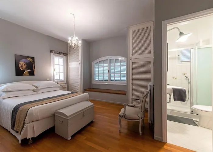 Serene Seaside Bliss - Lush & Secluded Garden Oasis *