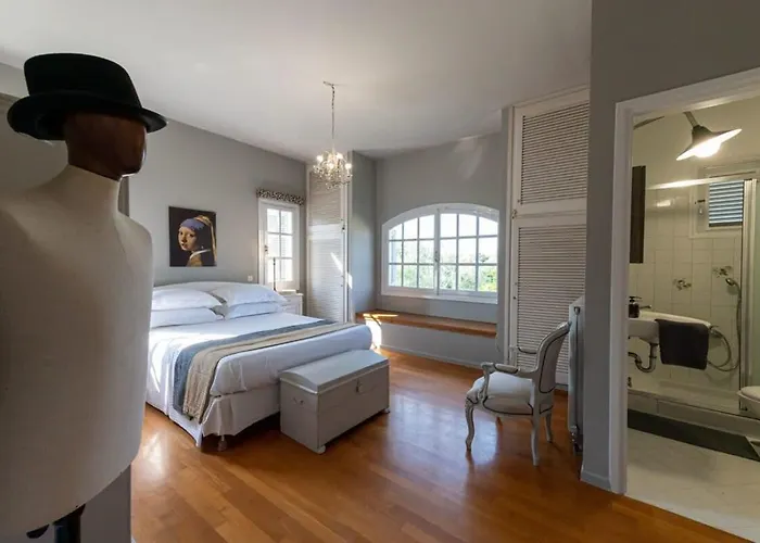 Serene Seaside Bliss - Lush & Secluded Garden Oasis Feriehus *