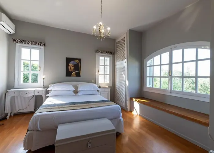 Serene Seaside Bliss - Lush & Secluded Garden Oasis * Kalamata