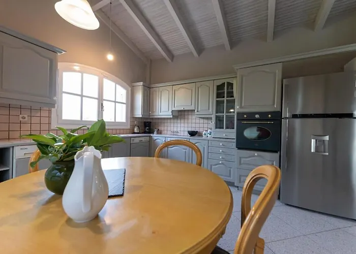 Feriehus Serene Seaside Bliss - Lush & Secluded Garden Oasis *