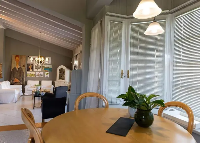 Feriehus Serene Seaside Bliss - Lush & Secluded Garden Oasis *