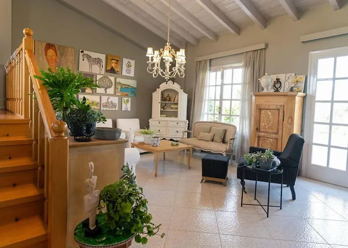 Serene Seaside Bliss - Lush & Secluded Garden Oasis Kalamata