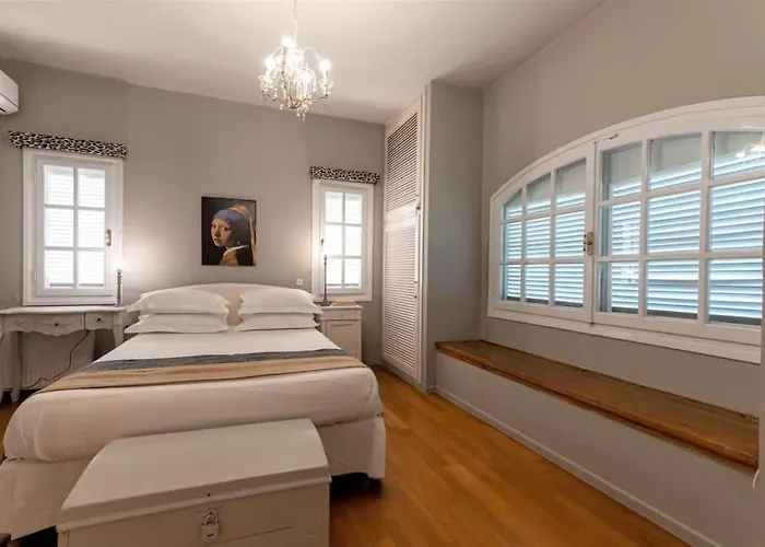 Serene Seaside Bliss - Lush & Secluded Garden Oasis Feriehus