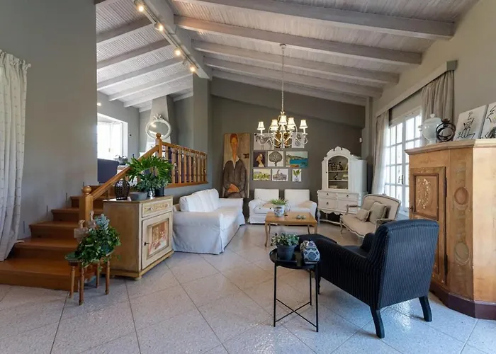 Serene Seaside Bliss - Lush & Secluded Garden Oasis