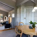 Serene Seaside Bliss - Lush & Secluded Garden Oasis
