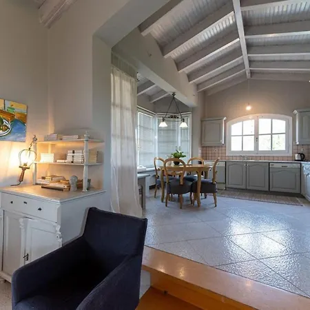 Serene Seaside Bliss - Lush & Secluded Garden Oasis 別荘 *