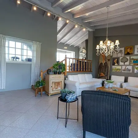 Serene Seaside Bliss - Lush & Secluded Garden Oasis 別荘 *