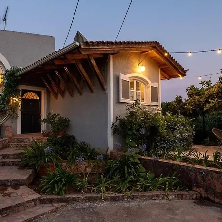 Serene Seaside Bliss - Lush & Secluded Garden Oasis * Kalamata