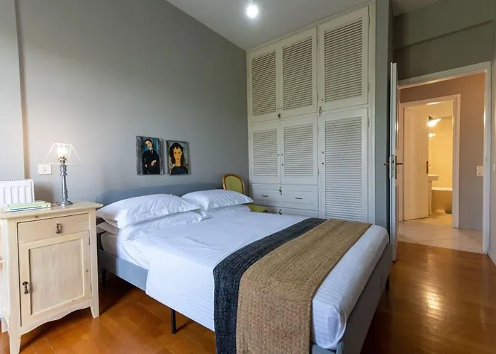 Serene Seaside Bliss - Lush & Secluded Garden Oasis 칼라마타