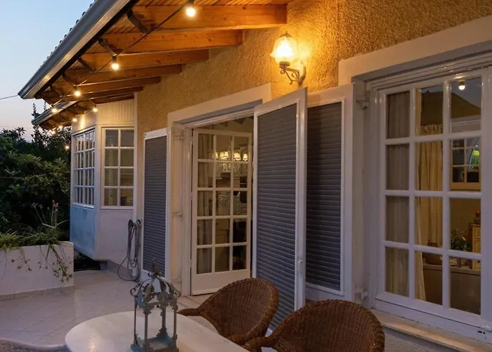 Serene Seaside Bliss - Lush & Secluded Garden Oasis Сasa de vacaciones