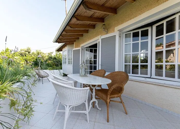 Serene Seaside Bliss - Lush & Secluded Garden Oasis 펜션