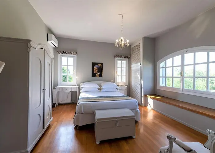 Serene Seaside Bliss - Lush & Secluded Garden Oasis 펜션