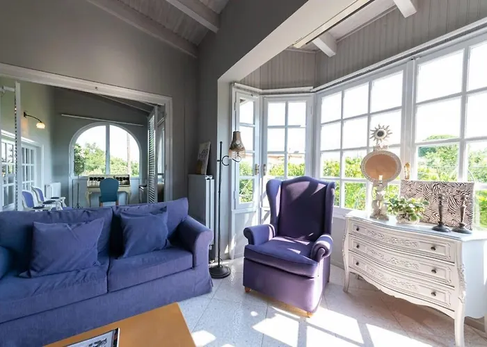 Serene Seaside Bliss - Lush & Secluded Garden Oasis *