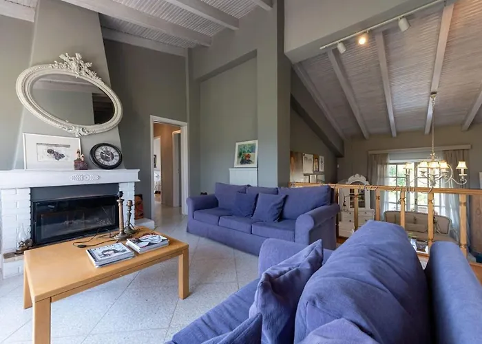 Serene Seaside Bliss - Lush & Secluded Garden Oasis * Kalamata