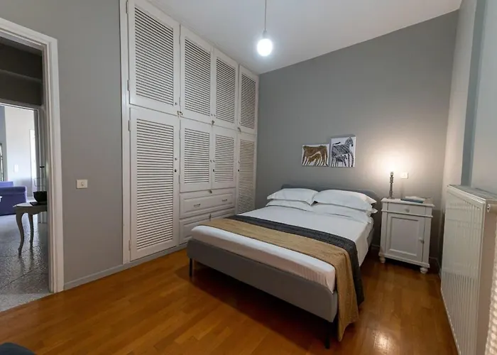 Serene Seaside Bliss - Lush & Secluded Garden Oasis Kalamata