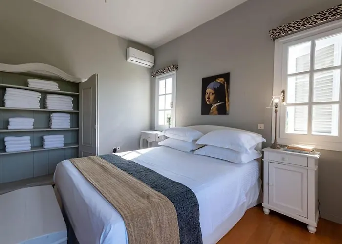 Serene Seaside Bliss - Lush & Secluded Garden Oasis Сasa de vacaciones