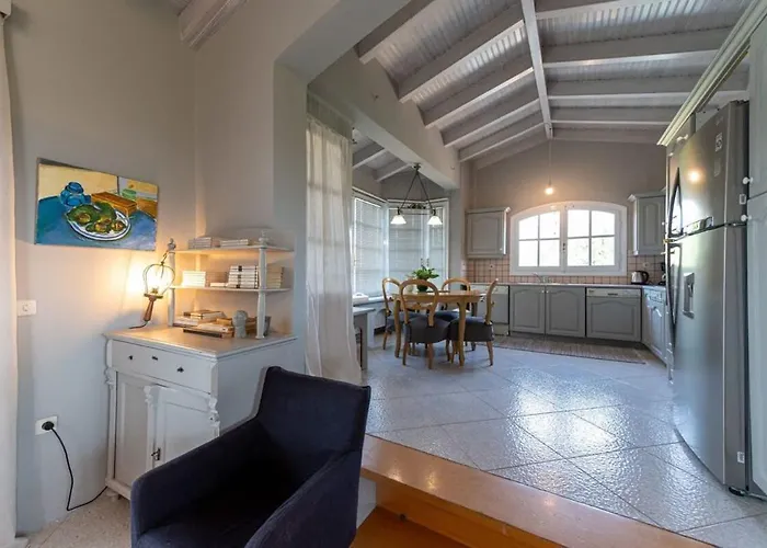 Serene Seaside Bliss - Lush & Secluded Garden Oasis Сasa de vacaciones *