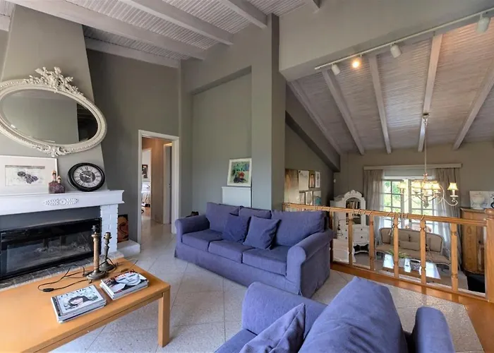 Serene Seaside Bliss - Lush & Secluded Garden Oasis * 칼라마타