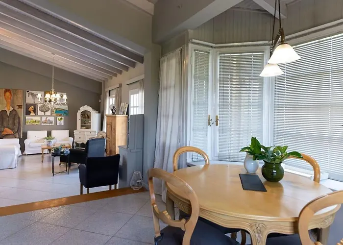 Serene Seaside Bliss - Lush & Secluded Garden Oasis