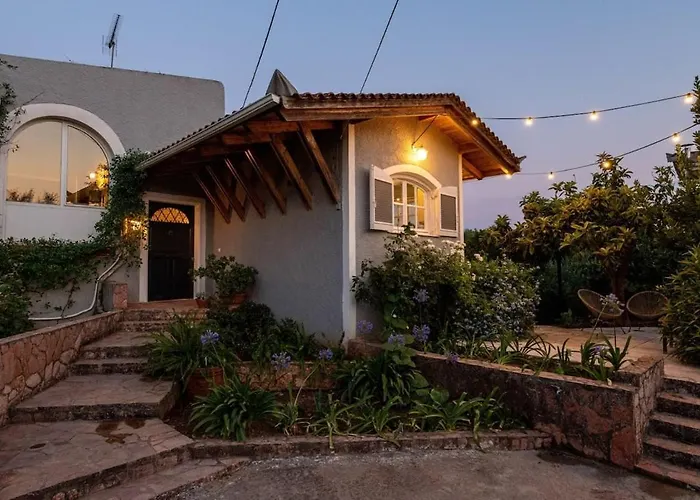 Serene Seaside Bliss - Lush & Secluded Garden Oasis * Kalamata